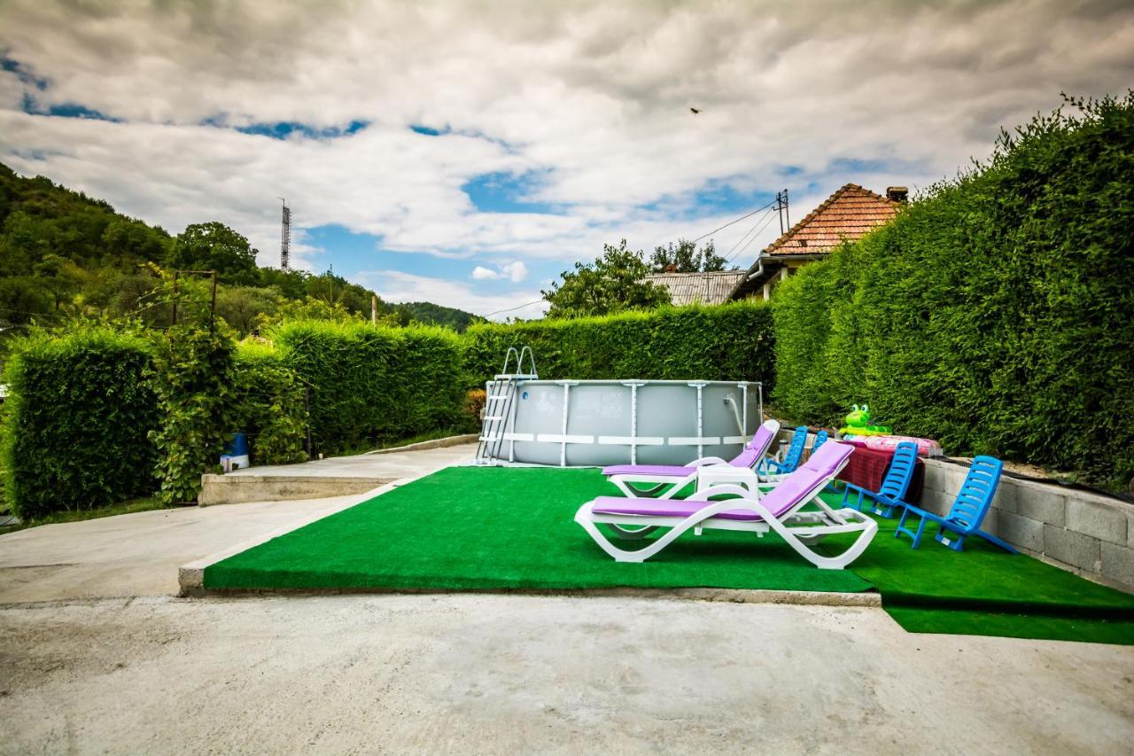 Casa Cu Muri Tîrgu Ocna Exterior foto